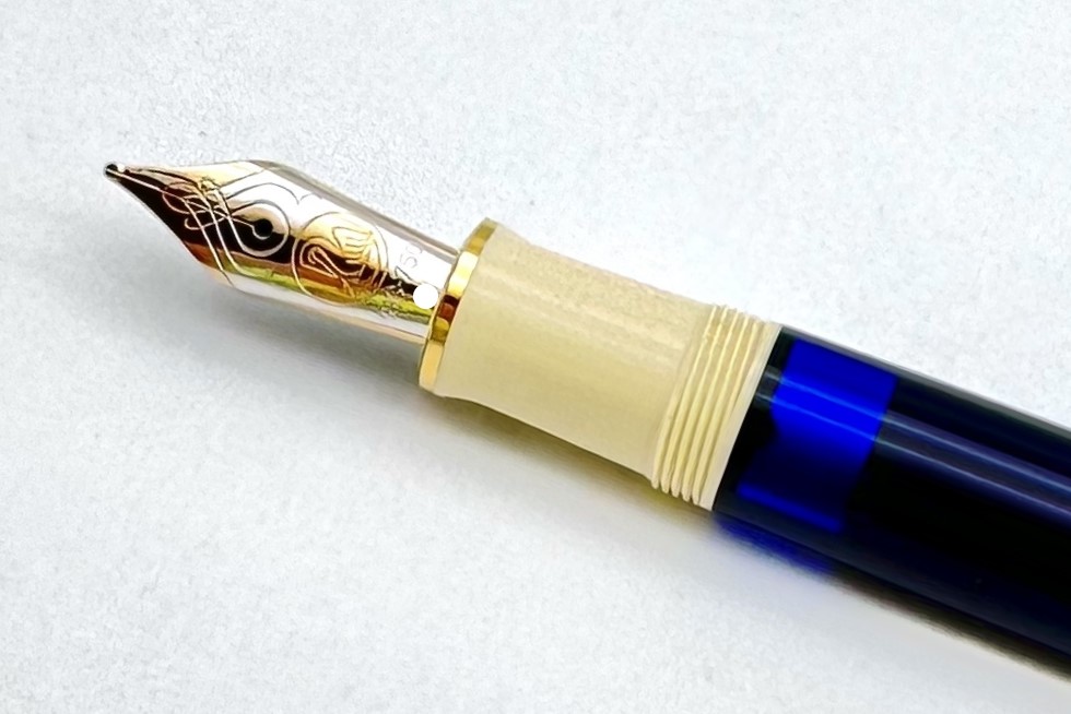 PelikanSEM800CreamBlueFP_I